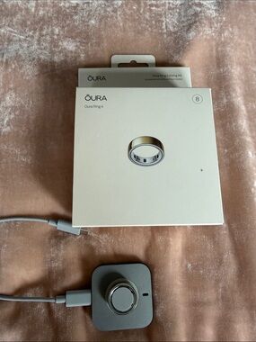 Oura Ring 4 Charger and Box - gold size 8
